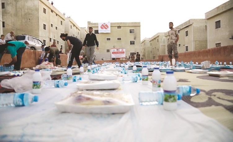 «الرحمة العالمية» نظّمت مشروع «إفطار يوم عرفة» للنازحين السوريين